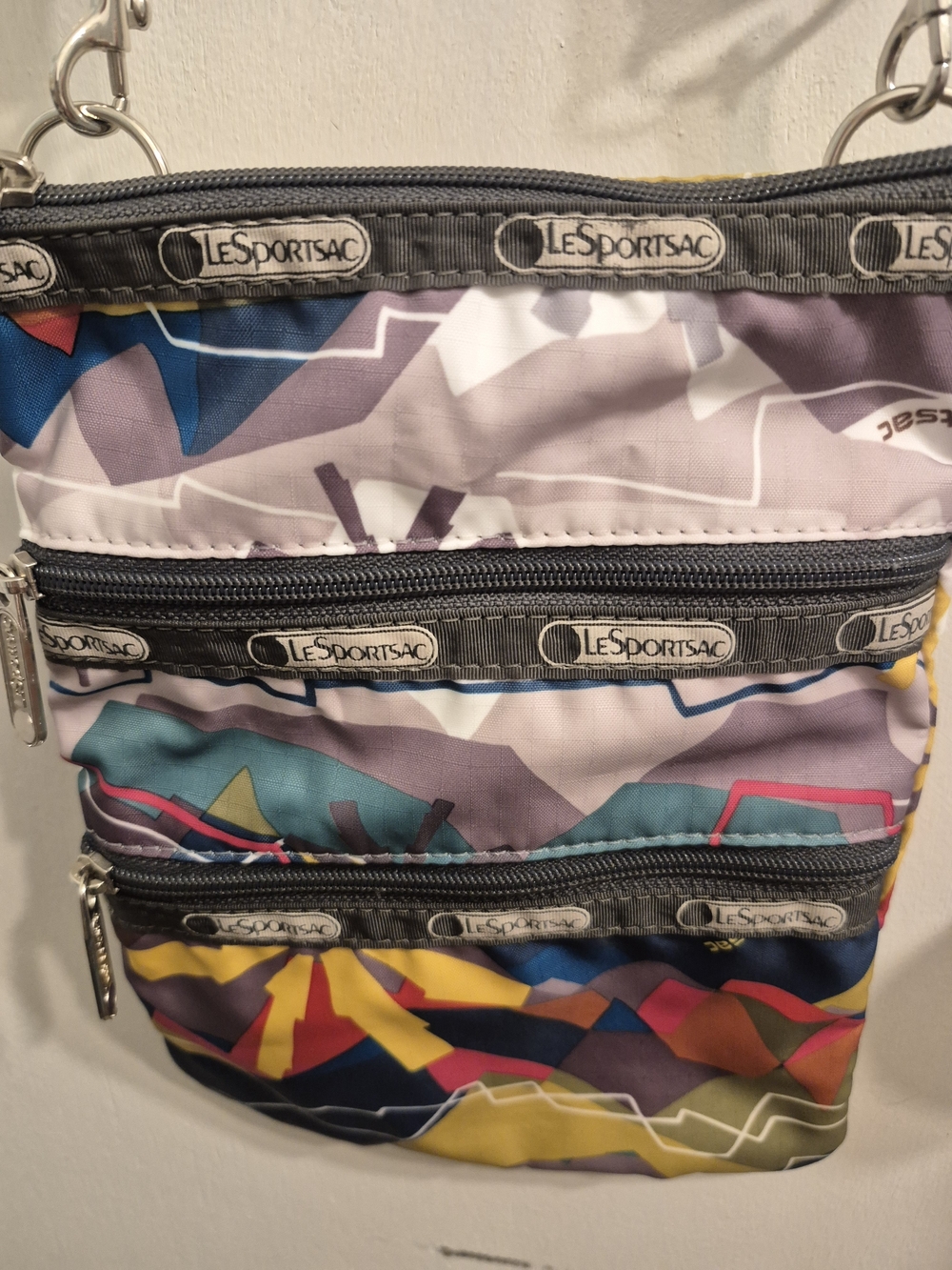 LeSportsac Multicolor Pattern Crossbody Bag in Gray and Multicolor
